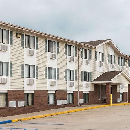 Amerihost Inn & Suites Kingdom City Extérieur photo