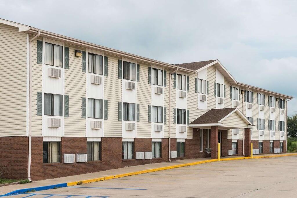 Amerihost Inn & Suites Kingdom City Extérieur photo