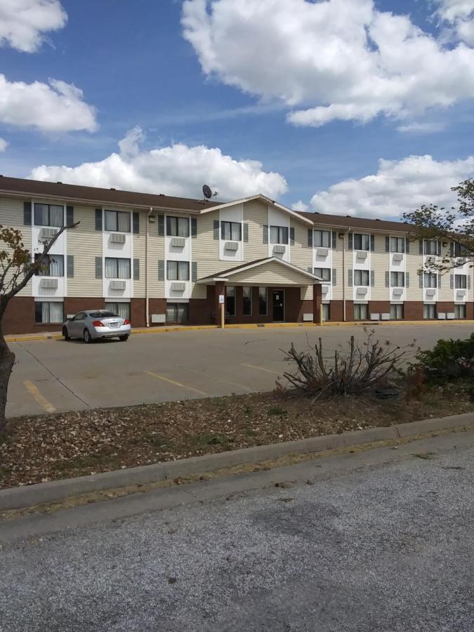 Amerihost Inn & Suites Kingdom City Extérieur photo