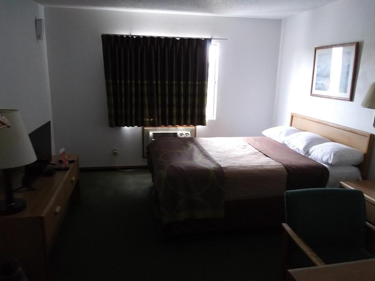 Amerihost Inn & Suites Kingdom City Extérieur photo