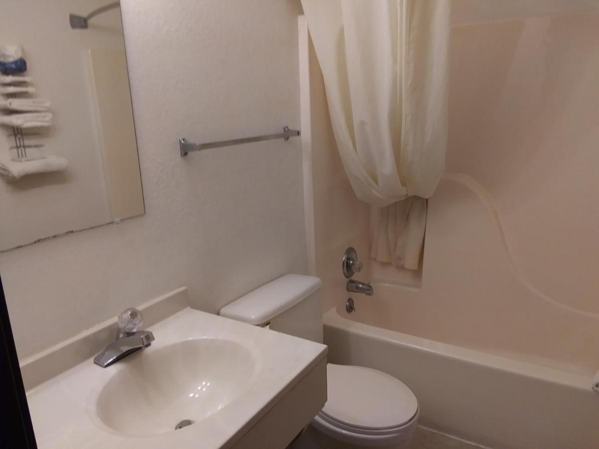 Amerihost Inn & Suites Kingdom City Extérieur photo
