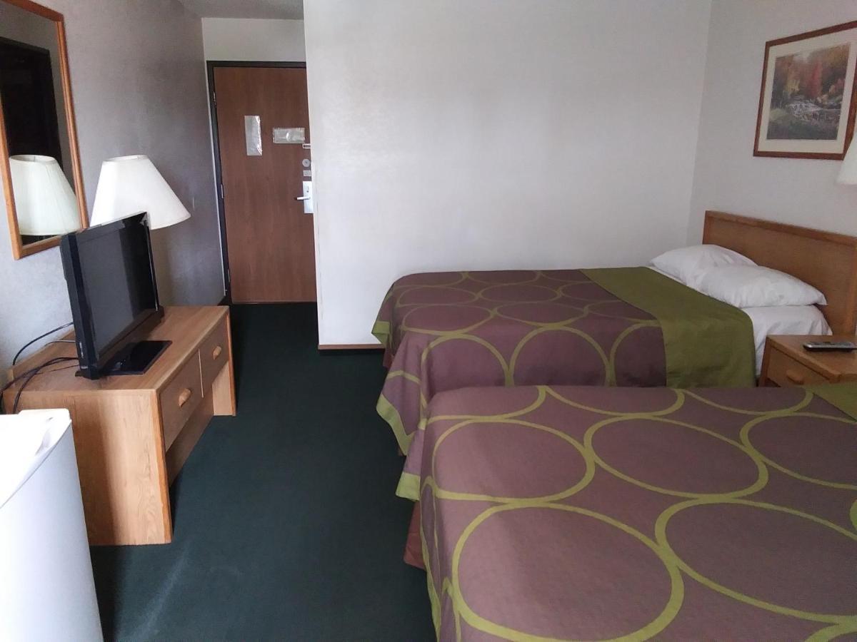 Amerihost Inn & Suites Kingdom City Extérieur photo