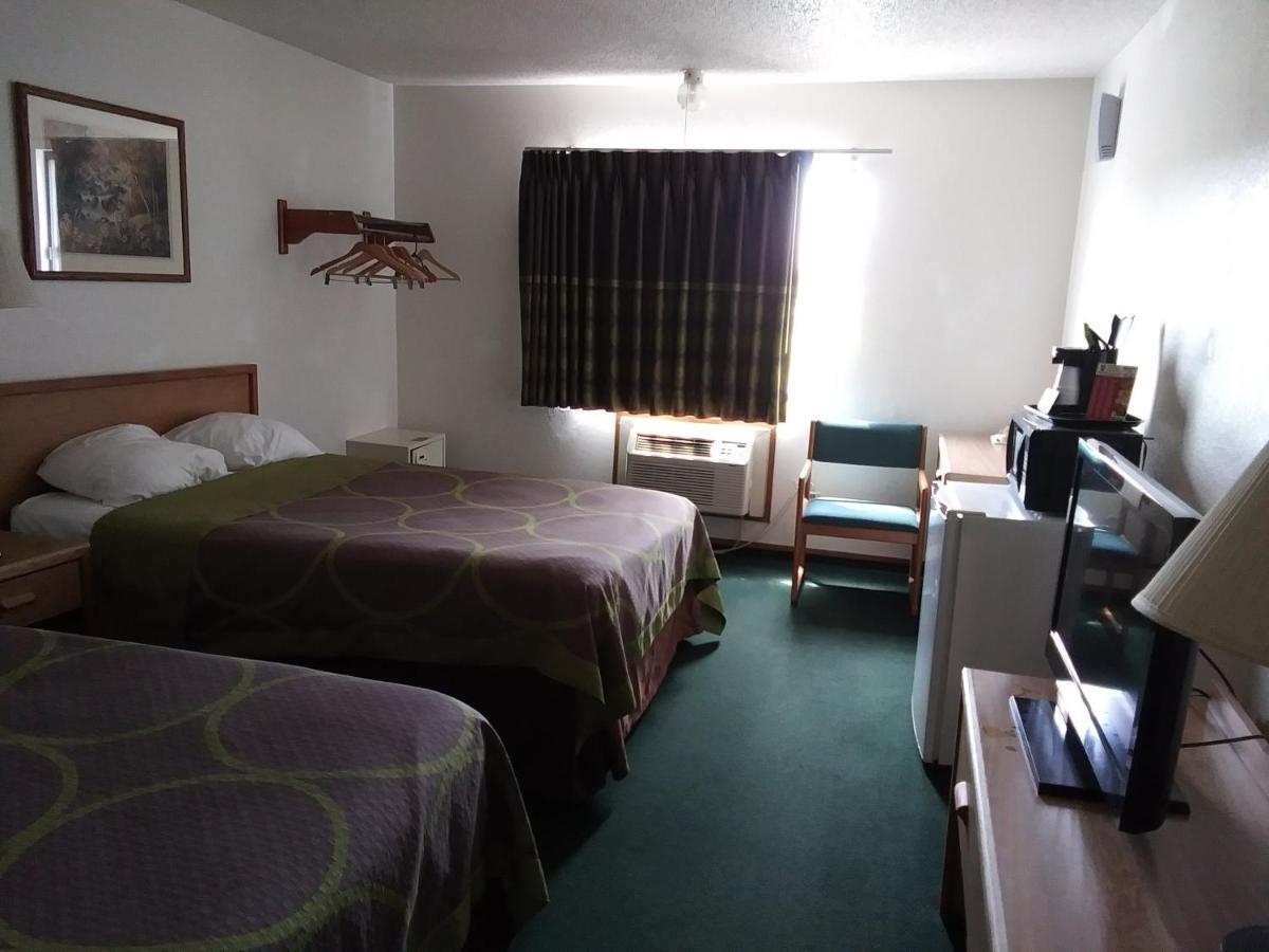Amerihost Inn & Suites Kingdom City Extérieur photo