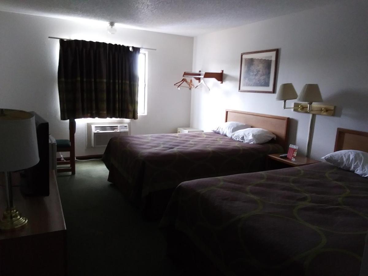 Amerihost Inn & Suites Kingdom City Extérieur photo