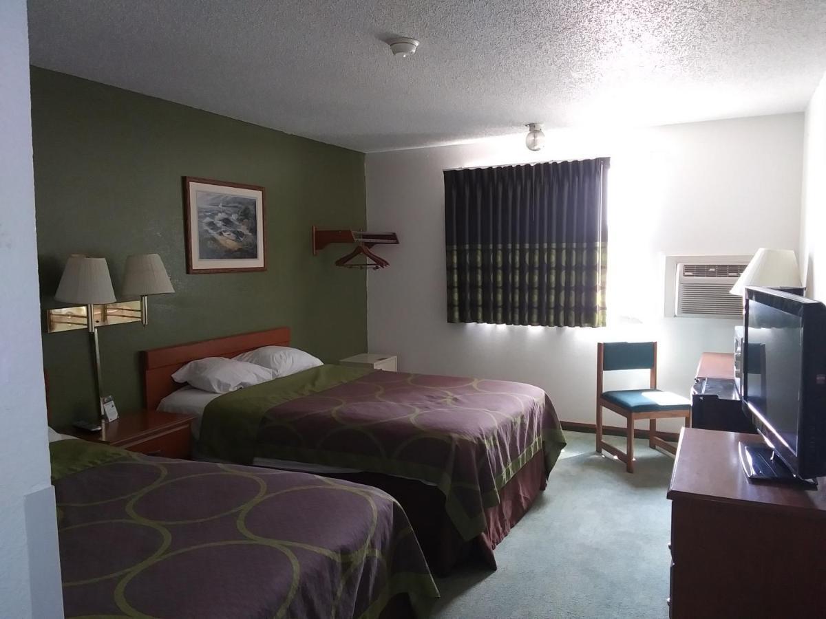 Amerihost Inn & Suites Kingdom City Extérieur photo