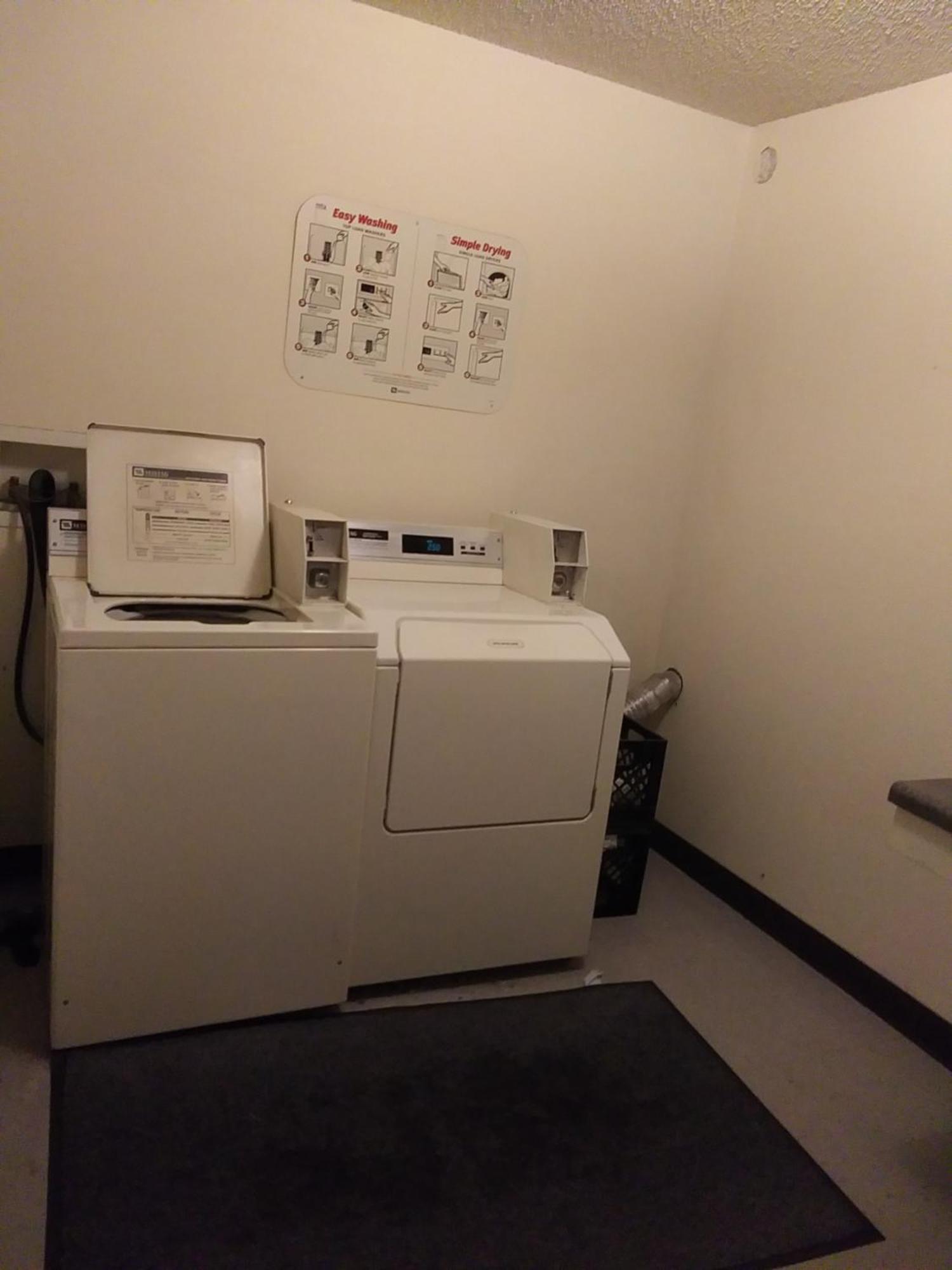 Amerihost Inn & Suites Kingdom City Extérieur photo