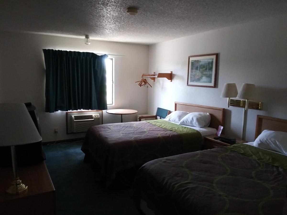 Amerihost Inn & Suites Kingdom City Extérieur photo